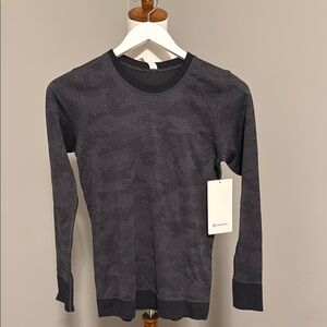 Brand New Lululemon Swiftly Black Long Sleeve Tee in Size 4